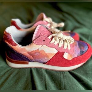 Inkkas Andres Jogger - Like New Size 7